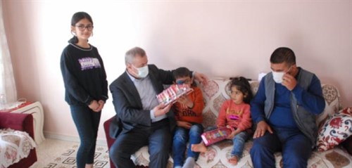 Midyat Belediyesi engelli baba ve ailesine sahip çıktı